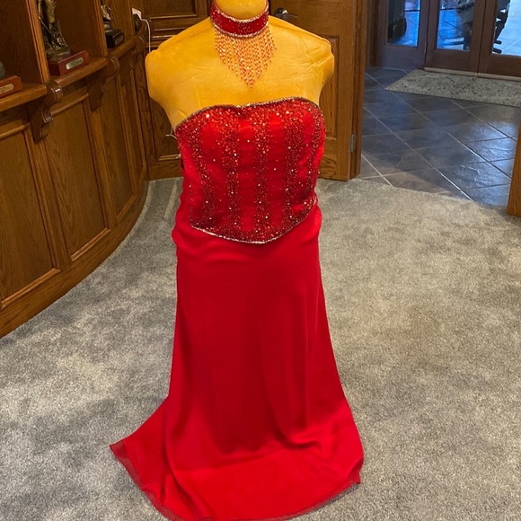 Evening wear Red Sequin Top and Skirt size 6 - Picture 3 of 9